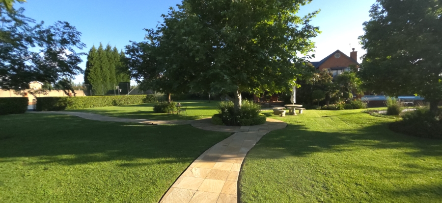 5 Bedroom Property for Sale in Grimbeeck Park North West